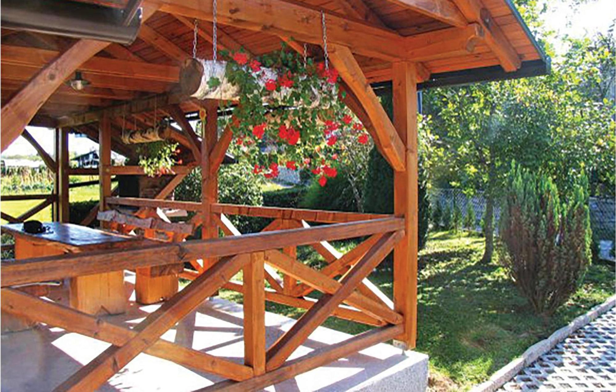 2 Bedroom Cozy Home In Bosiljevo 외부 사진